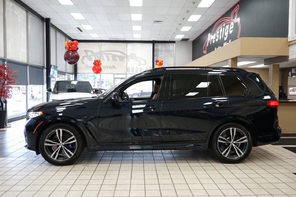 Used 2022 BMW X7 xDrive40i w/ M Sport Package AWD/4WD image 3