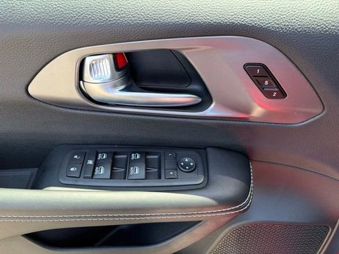 New 2026 Chrysler Pacifica Select AWD/4WD image 10