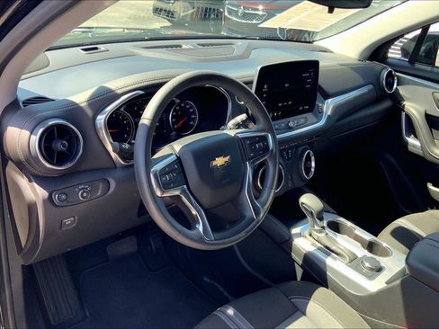 Used 2025 Chevrolet Blazer LT FWD image 13