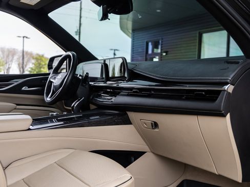 Used 2023 Cadillac Escalade Premium Luxury image 42