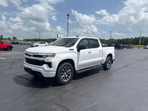 Used 2024 Chevrolet Silverado 1500 RST w/ Z71 Off-Road Package AWD/4WD image 4