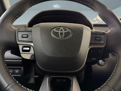 Used 2026 Toyota Camry SE w/ Convenience Package FWD image 11