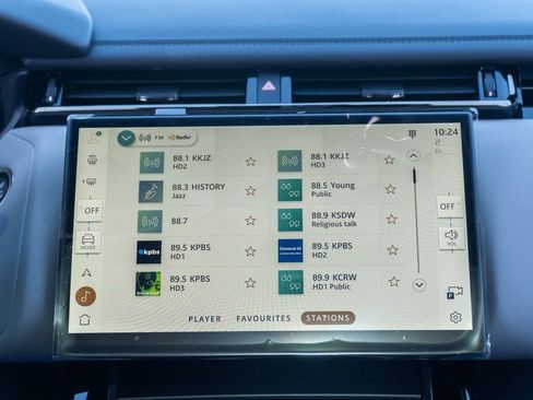 Used 2026 Land Rover Range Rover Velar Dynamic SE AWD/4WD image 17
