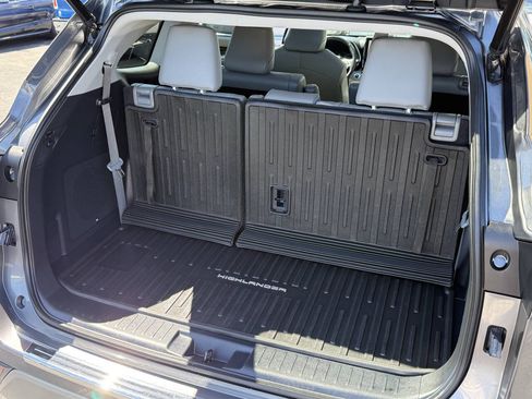 Used 2023 Toyota Highlander Platinum FWD image 37