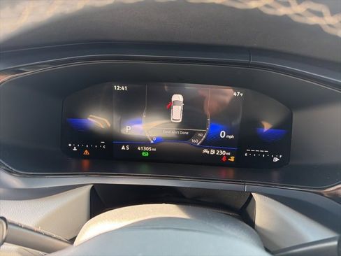 Used 2024 Volkswagen Taos SE w/ Panoramic Sunroof Package image 16