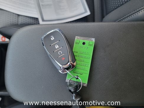 Used 2025 Chevrolet Trax LT w/ LT Convenience Package image 27