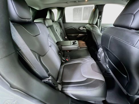 Used 2022 Jeep Cherokee Limited w/ Elite Package image 27