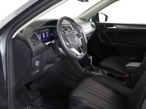 Used 2023 Volkswagen Tiguan SE FWD image 23