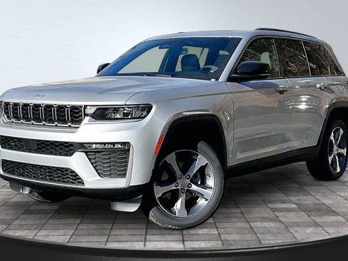 New 2026 Jeep Grand Cherokee Limited w/ Trailer Tow Package AWD/4WD image 2
