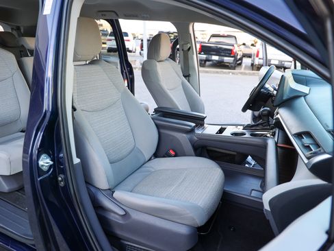 Used 2021 Toyota Sienna LE image 37