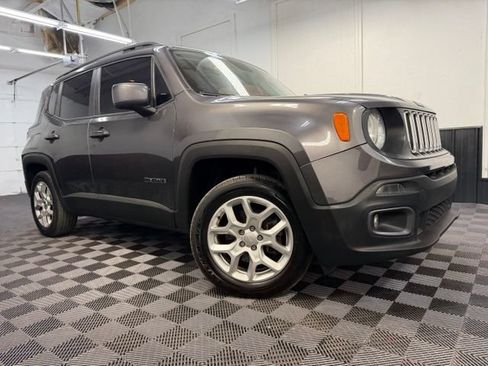 Used 2018 Jeep Renegade Latitude FWD image 1
