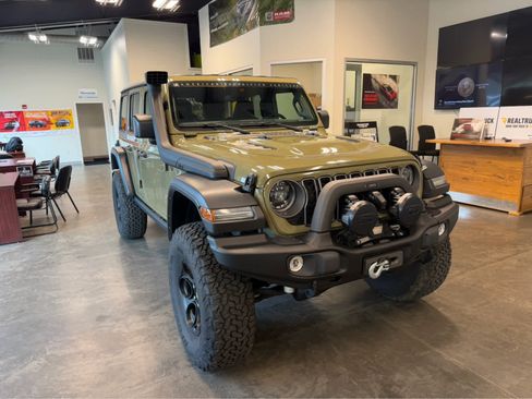 New 2025 Jeep Wrangler Unlimited Rubicon w/ Convenience Group AWD/4WD image 4
