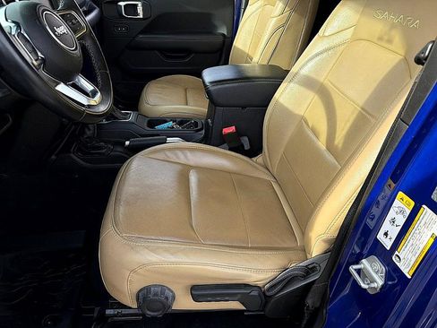 Used 2019 Jeep Wrangler Unlimited Sahara image 12