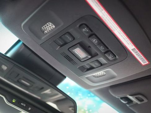 Used 2020 Toyota Avalon XLE w/ Moonroof Package FWD image 39