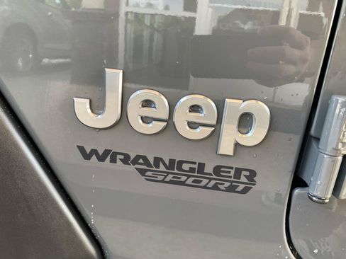 Used 2021 Jeep Wrangler Sport AWD/4WD image 10