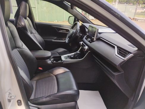 Used 2020 Toyota RAV4 XSE w/ XSE Grade Weather Package AWD/4WD image 32