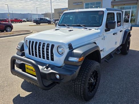 Used 2020 Jeep Gladiator Sport w/ Quick Order Package 23S AWD/4WD image 2