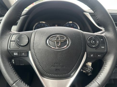Used 2017 Toyota Corolla SE FWD image 18
