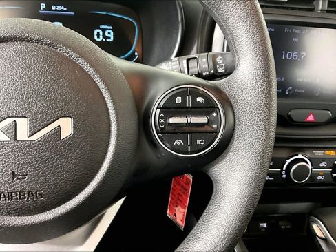 Used 2023 Kia Soul LX w/ LX Technology Package image 12