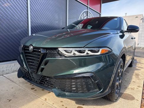 New 2026 Alfa Romeo Tonale Sprint w/ Black Premium Package image 10