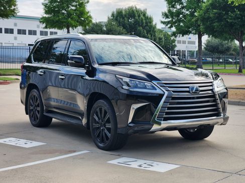 Used 2020 Lexus LX 570 4WD w/ Luxury Package image 2