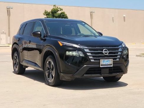 Used 2024 Nissan Rogue SV AWD/4WD image 3