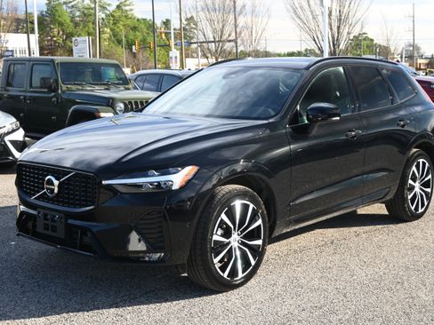 Used 2025 Volvo XC60 B5 Plus image 6