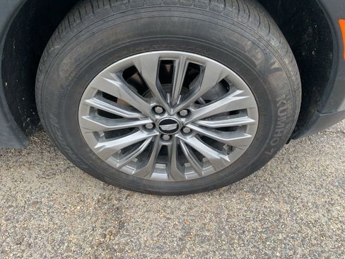 Used 2024 Cadillac XT4 Premium Luxury image 12