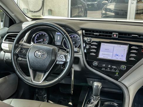 Used 2018 Toyota Camry SE FWD image 12