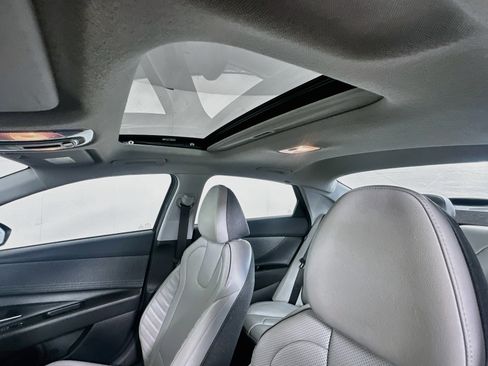 Used 2025 Hyundai Elantra Limited FWD image 26