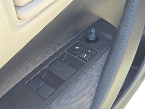 Used 2026 Toyota Corolla LE FWD image 22
