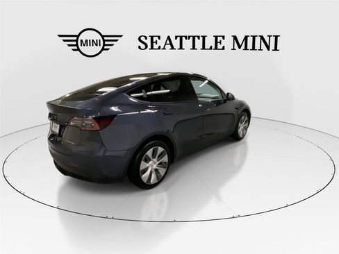 Used 2022 Tesla Model Y Long Range image 11