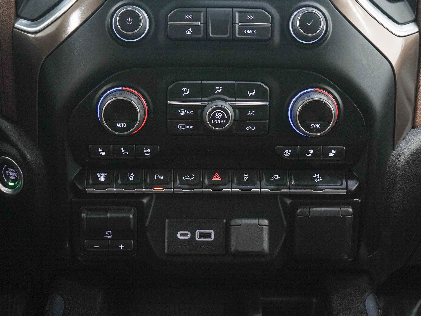 Used 2022 Chevrolet Silverado 2500 High Country w/ Technology Package AWD/4WD image 19