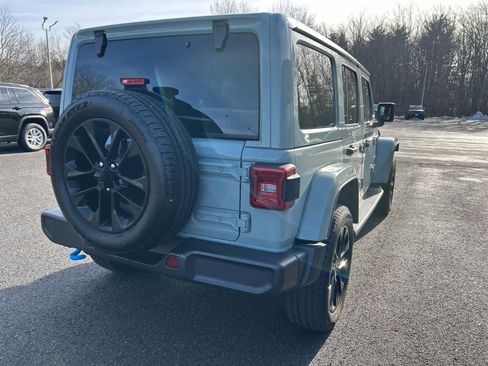 Used 2024 Jeep Wrangler Sahara image 6