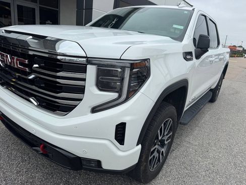 Certified 2023 GMC Sierra 1500 AT4 w/ Technology Package AWD/4WD image 5