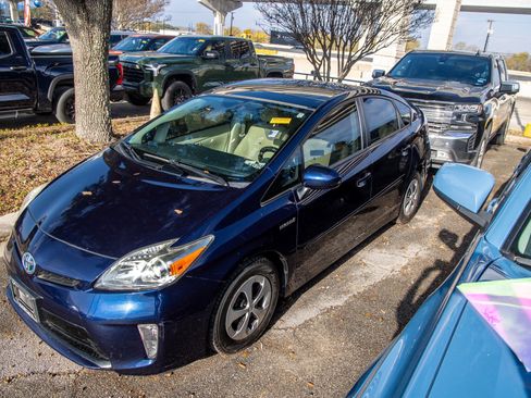 Used 2015 Toyota Prius Three image 3