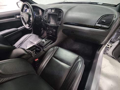 Used 2019 Chrysler 300 S w/ S Model Appearance Package RWD image 10