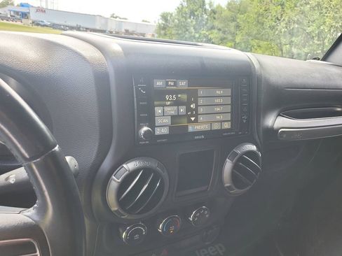 Used 2015 Jeep Wrangler Sport AWD/4WD image 16