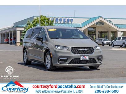 Used 2024 Chrysler Pacifica Touring