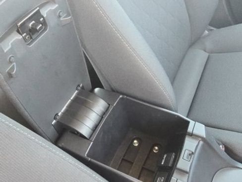 Used 2025 Toyota Corolla LE FWD image 30