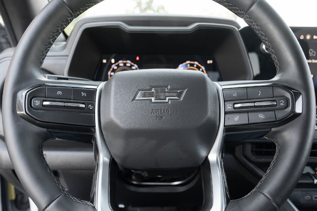 Used 2025 Chevrolet Colorado Trail Boss AWD/4WD image 24