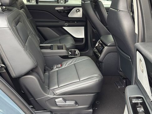 New 2026 Lincoln Aviator Reserve image 9