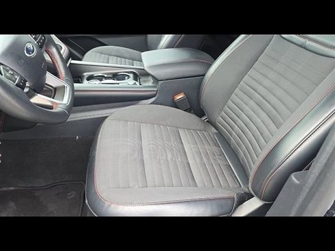 Used 2025 Ford Explorer ST-Line w/ ST-Line Street Pack AWD/4WD image 6