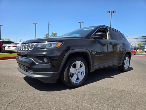 Used 2022 Jeep Compass Latitude FWD image 2