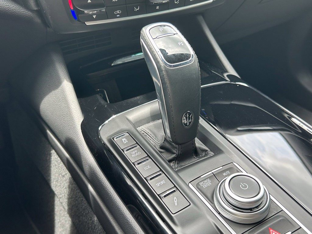 Used 2023 Maserati Levante GT AWD/4WD image 32