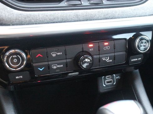 Used 2024 Jeep Compass Latitude AWD/4WD image 24