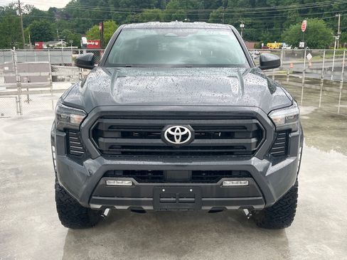 Used 2024 Toyota Tacoma SR5 AWD/4WD image 6