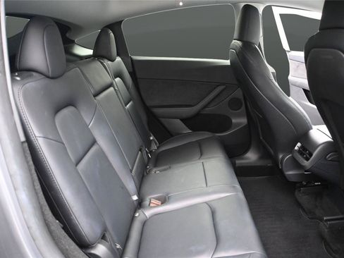 Used 2025 Tesla Model Y Long Range AWD/4WD image 19