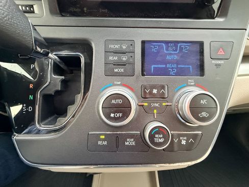 Used 2017 Toyota Sienna LE w/ Protection Package FWD image 24