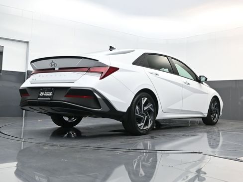 Used 2025 Hyundai Elantra Sport image 23